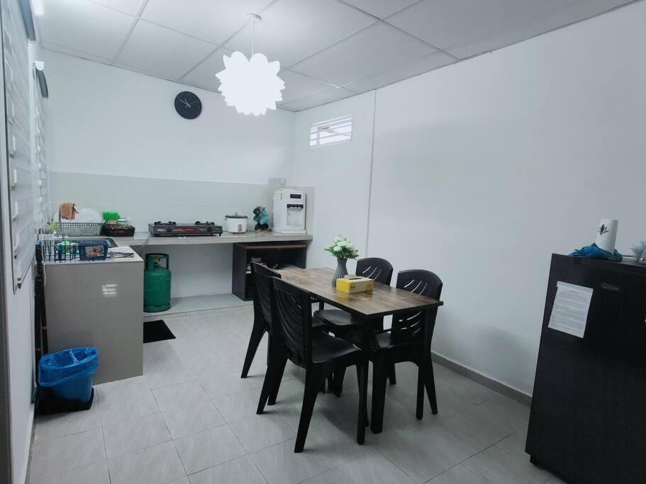 Casa Aira Cozy & Comfy Home Kampong Kepayang Esterno foto